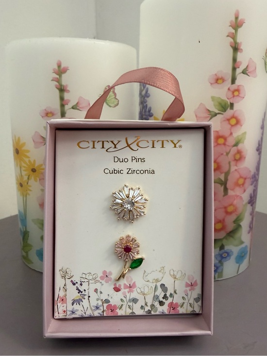 Jewelry - Pink and Gold Floral Duo Brooch Set with Green Accent